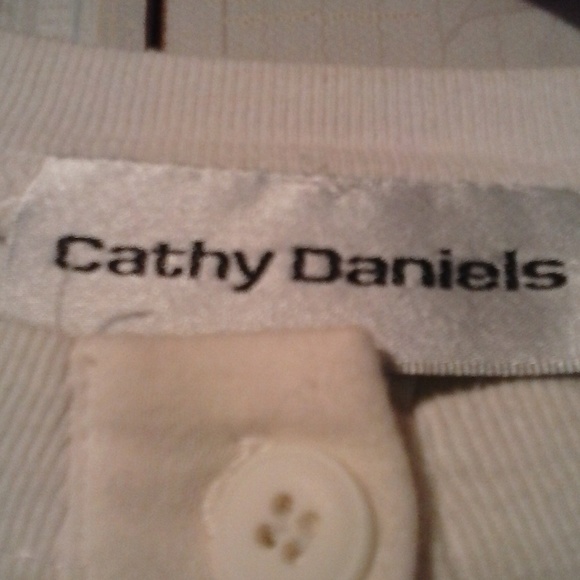 CATHY DANIELS WOMEN'S WHITE/BLACK FLORAL PRINT TOP - Picture 3 of 7